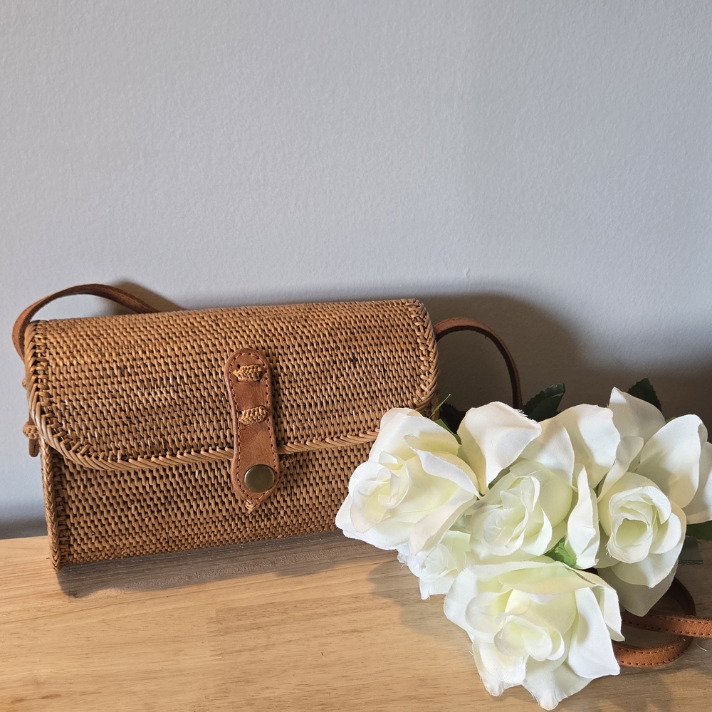 Elegant Tan Woven Crossbody Bag